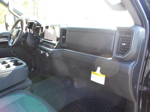 2025 GMC Sierra 2500 HD Vehicle Photo in LOWELL, MA 01852-4336