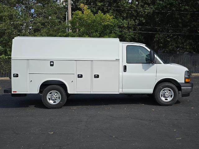 2025 Chevrolet Express Commercial Cutaway Vehicle Photo in INDEPENDENCE, MO 64055-1314