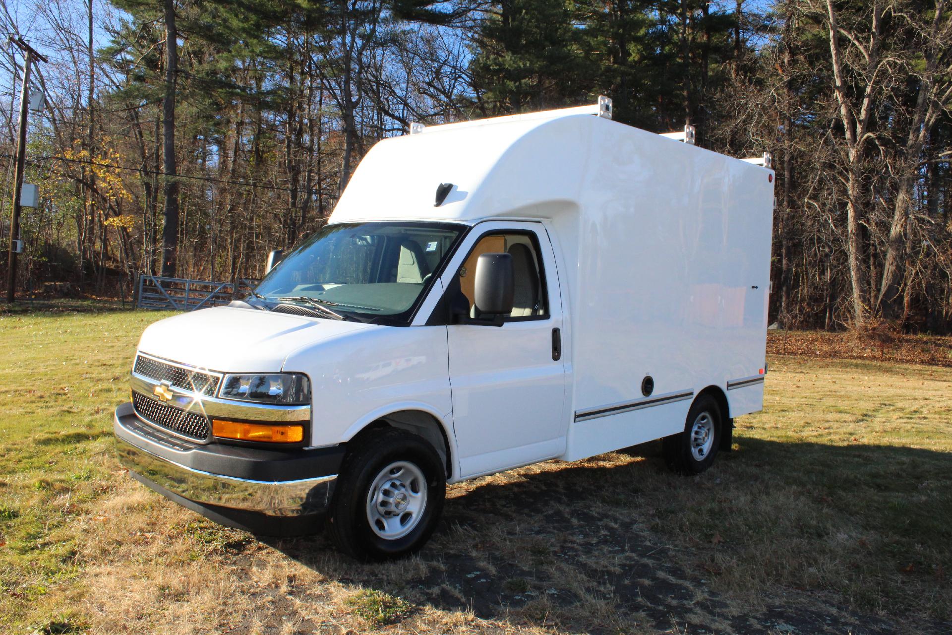 2025 Chevrolet Express Cutaway 3500 Vehicle Photo in NORTHAMPTON, MA 01060-1120