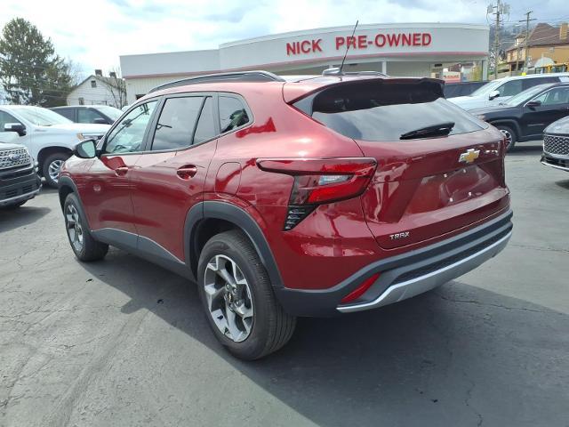 2025 Chevrolet Trax LT - 2