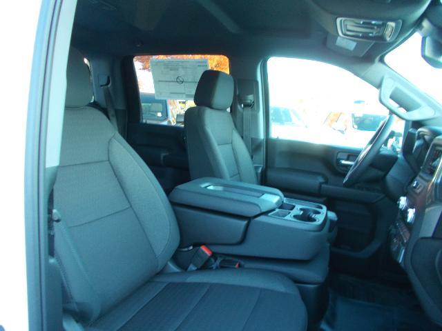 2025 GMC Sierra 2500 HD Vehicle Photo in LOWELL, MA 01852-4336