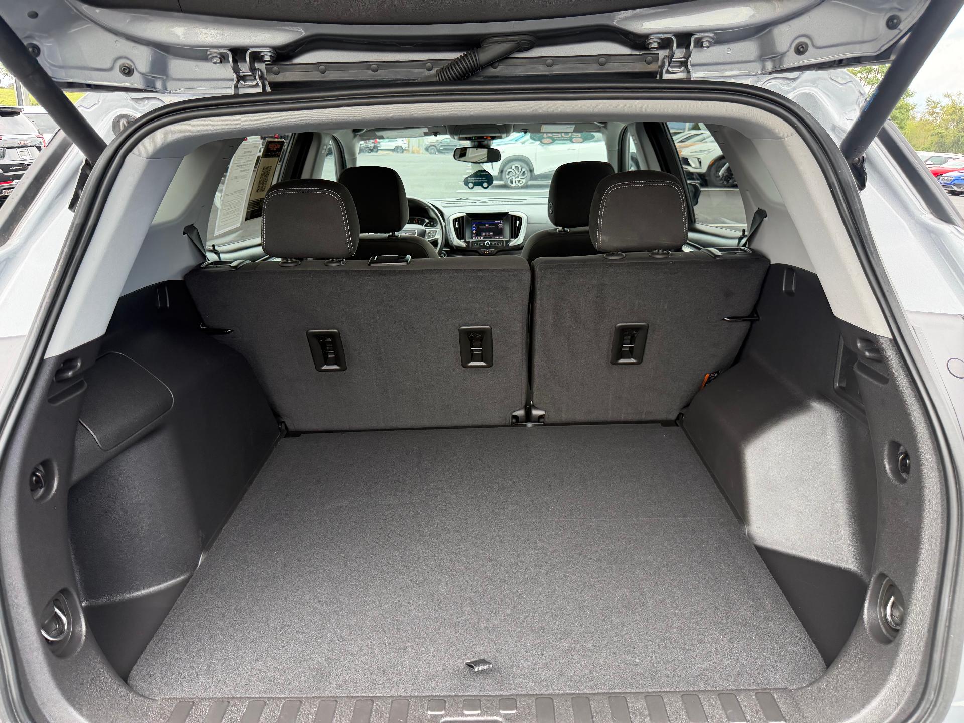 2024 GMC Terrain photo 13 of 36