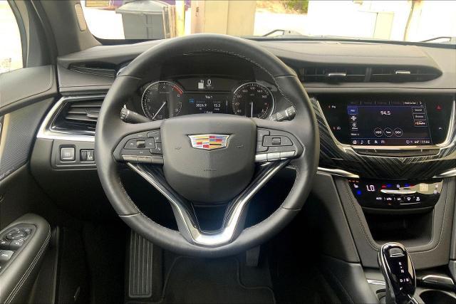 2025 Cadillac XT6 Vehicle Photo in KANSAS CITY, MO 64114-4545