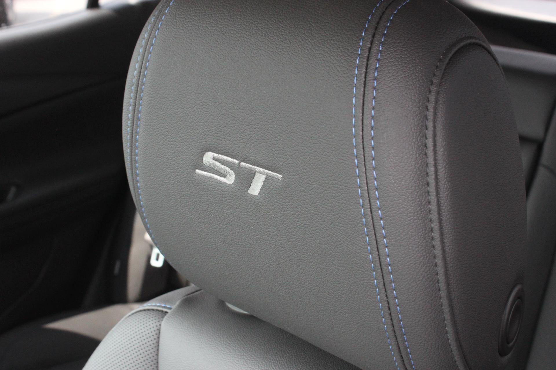 2026 Buick Encore GX Vehicle Photo in AURORA, CO 80012-4011