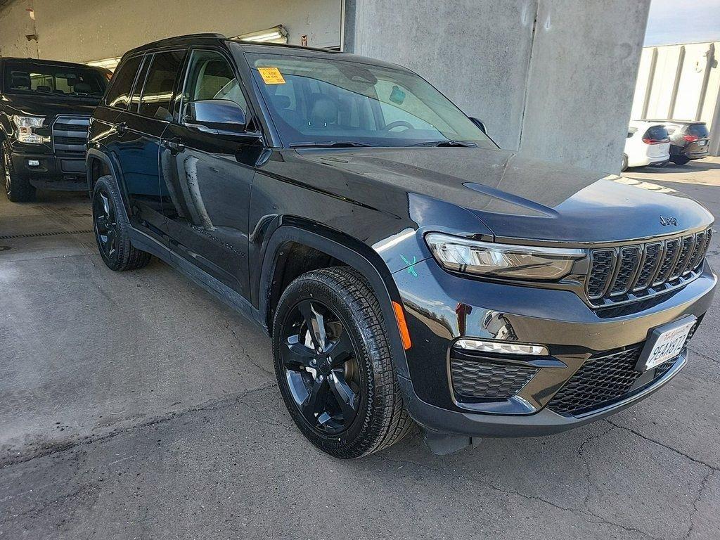 2023 Jeep Grand Cherokee Vehicle Photo in Cedar Rapids, IA 52402