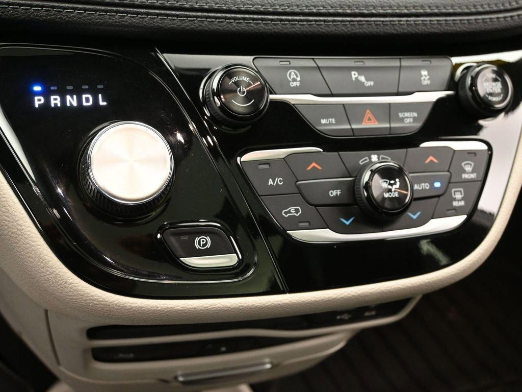 2018 Chrysler Pacifica Vehicle Photo in Marion, IA 52302