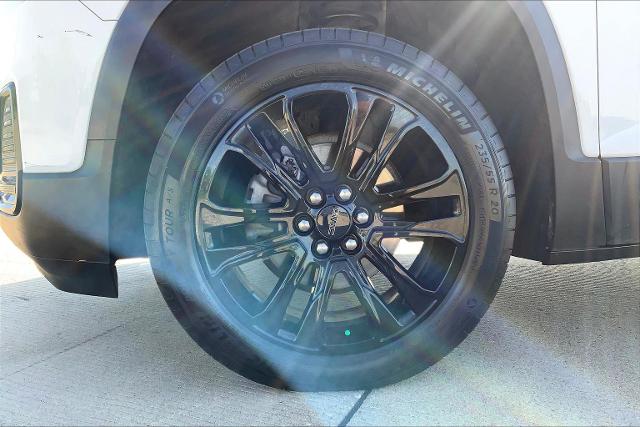 2023 GMC Acadia Vehicle Photo in TOPEKA, KS 66609-0000