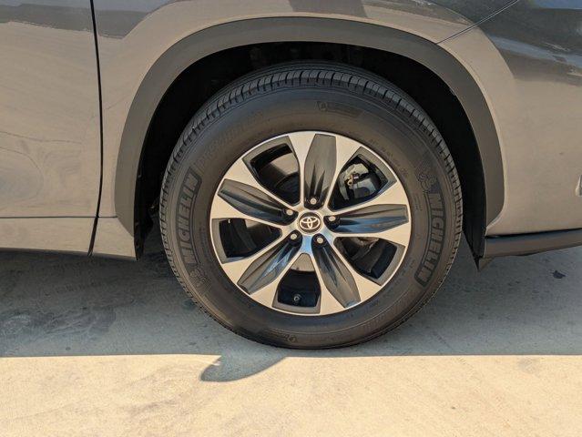 2024 Toyota Highlander Vehicle Photo in SELMA, TX 78154-1459