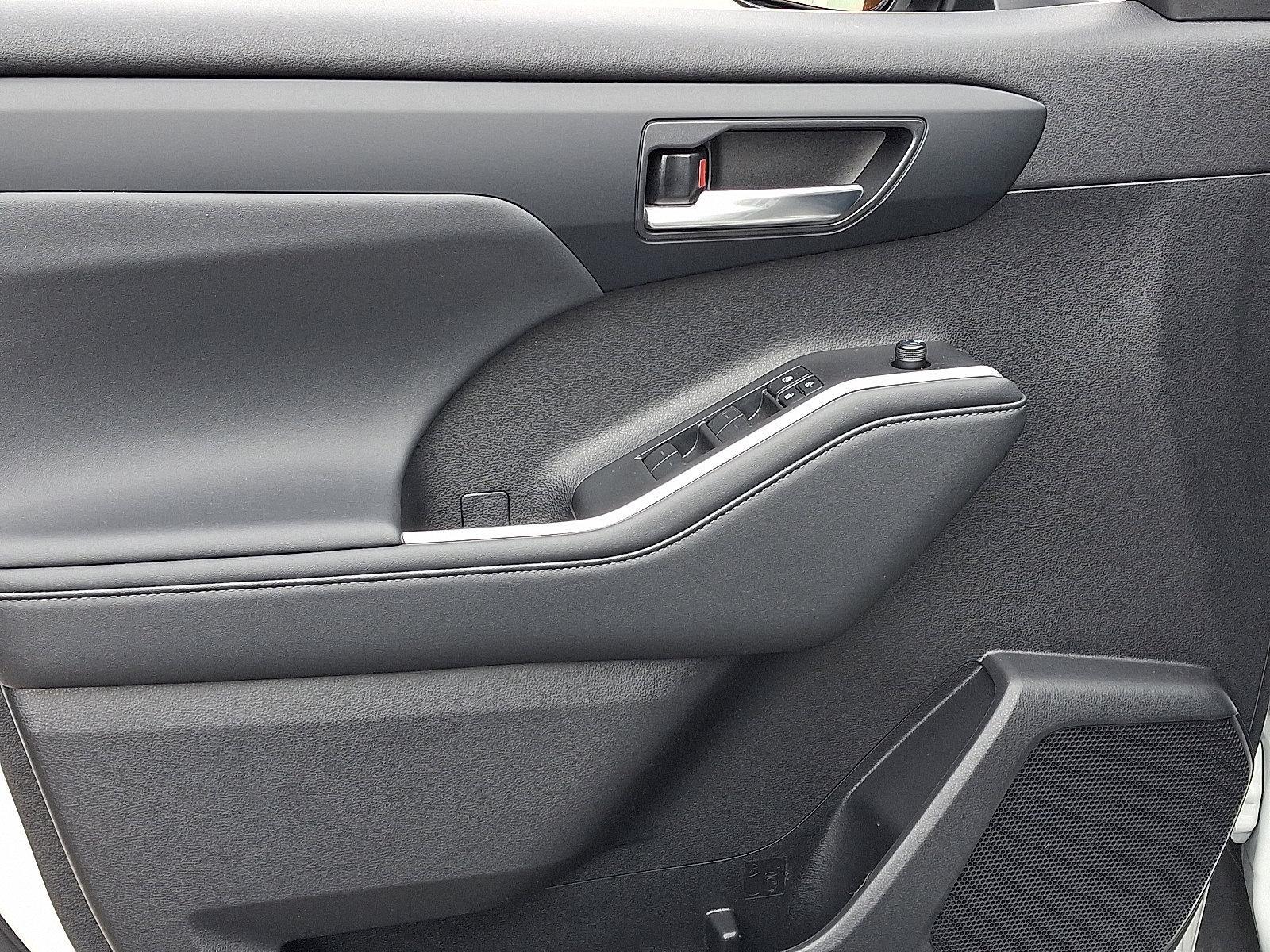 2022 Toyota Highlander Vehicle Photo in BETHLEHEM, PA 18017-9401