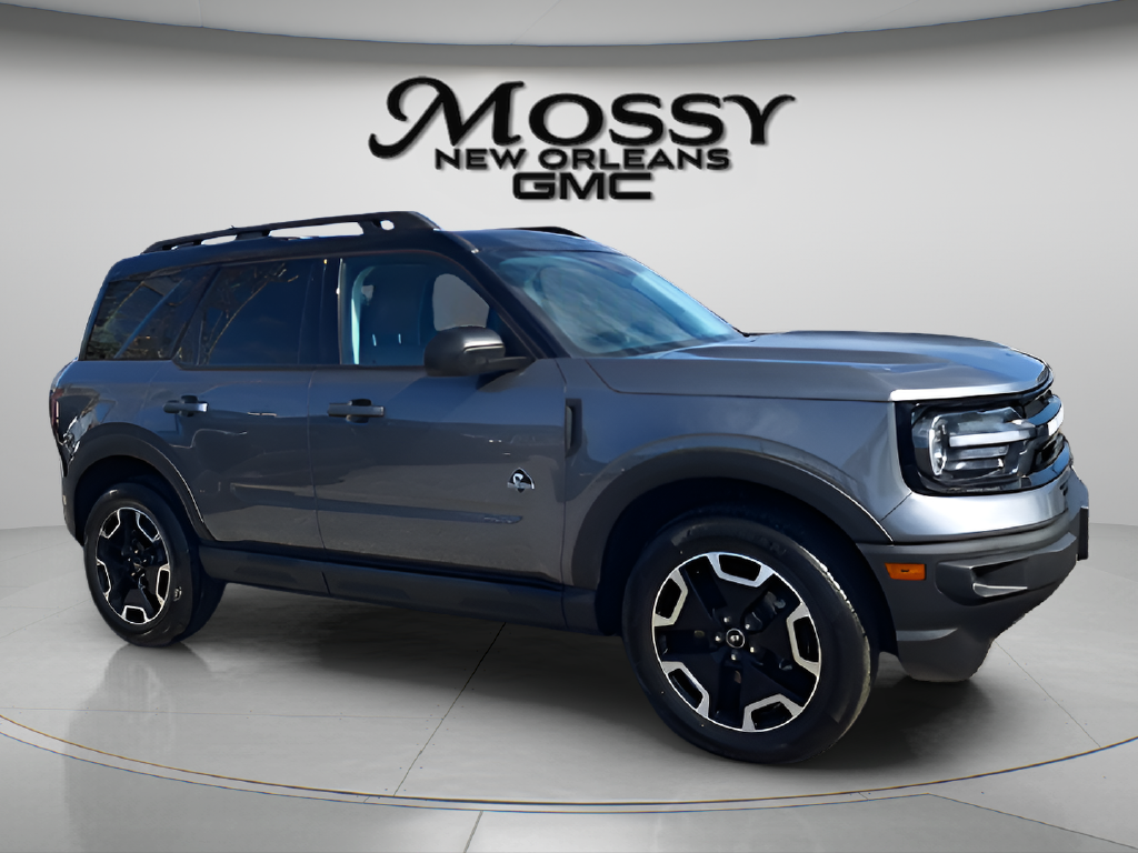 2023 Ford Bronco Sport photo 2 of 32