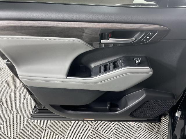 2024 Toyota Highlander Vehicle Photo in GILBERT, AZ 85297-0402