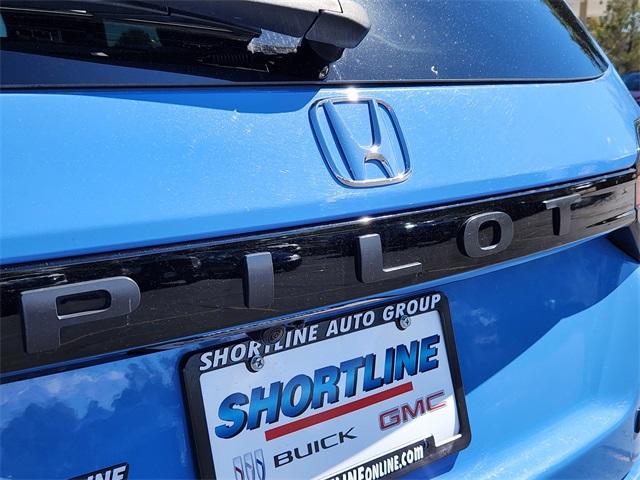 2023 Honda Pilot Vehicle Photo in AURORA, CO 80012-4011