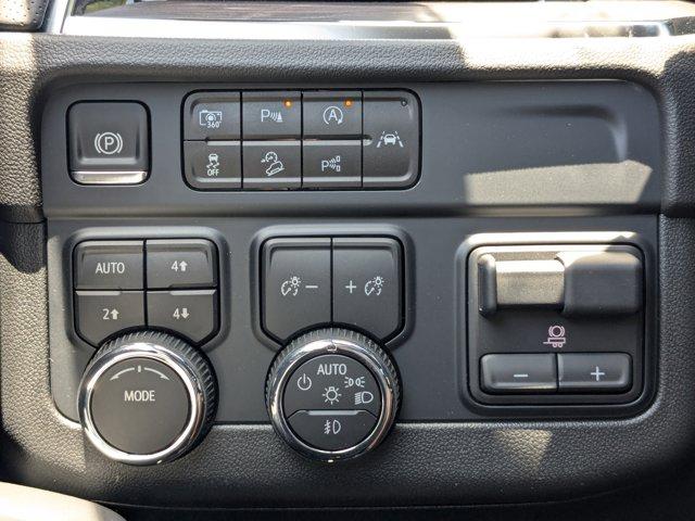 2025 Chevrolet Suburban Vehicle Photo in BRUNSWICK, GA 31525-1881