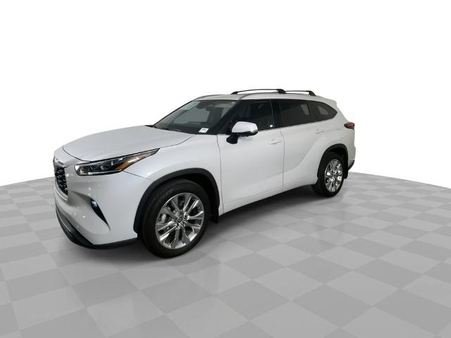 2024 Toyota Highlander Vehicle Photo in GILBERT, AZ 85297-0402