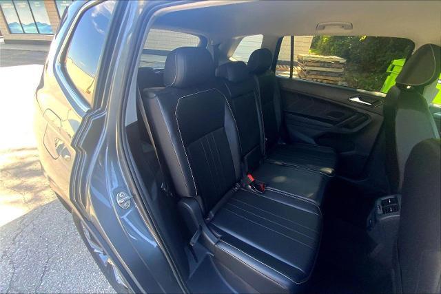 2024 Volkswagen Tiguan Vehicle Photo in KANSAS CITY, MO 64114-4545