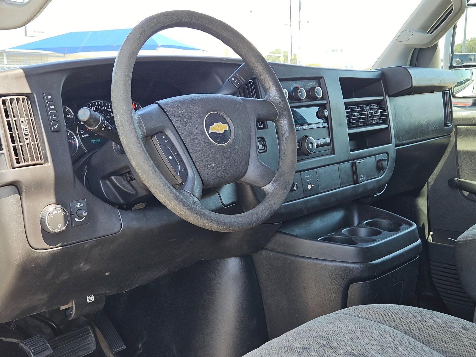 2017 Chevrolet Express Commercial Cutaway Vehicle Photo in Seguin, TX 78155