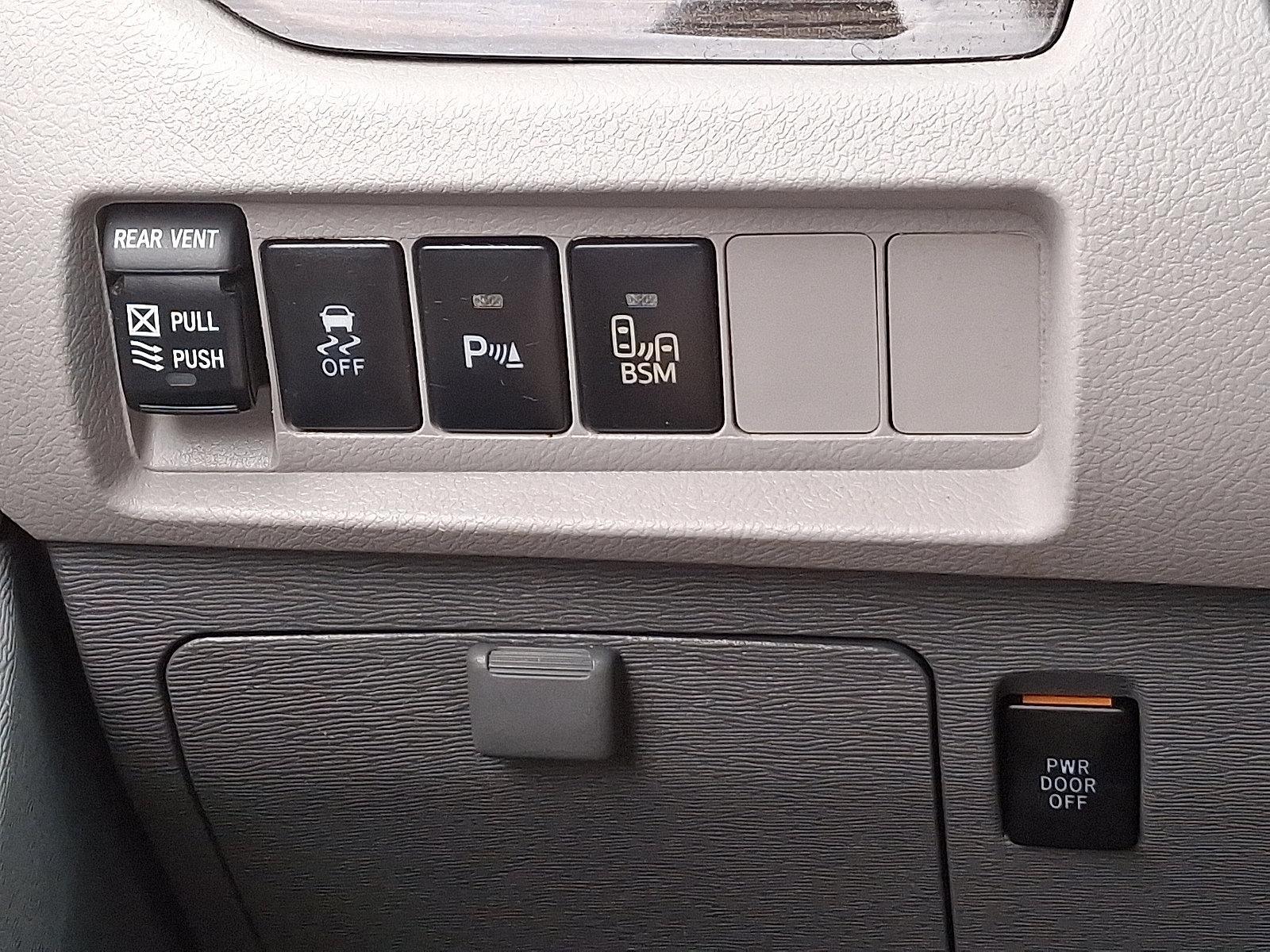 2015 Toyota Sienna Vehicle Photo in Trevose, PA 19053