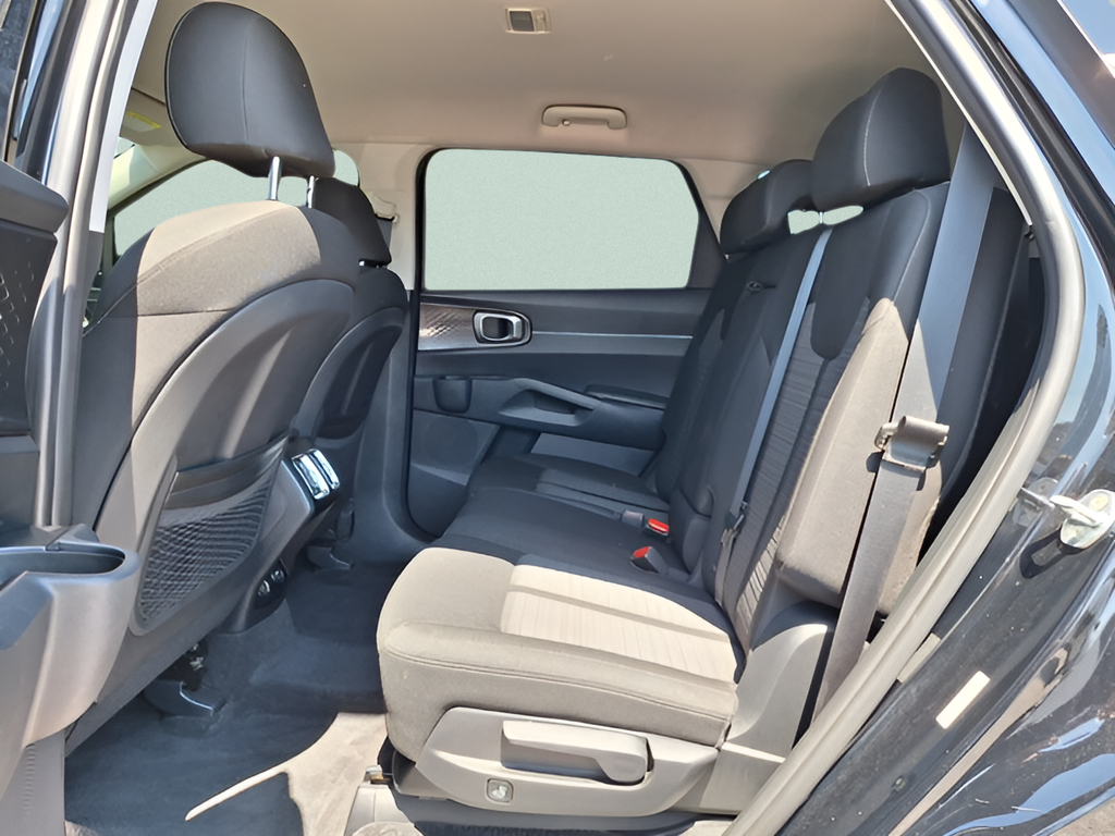2023 Kia Sorento LX - 11