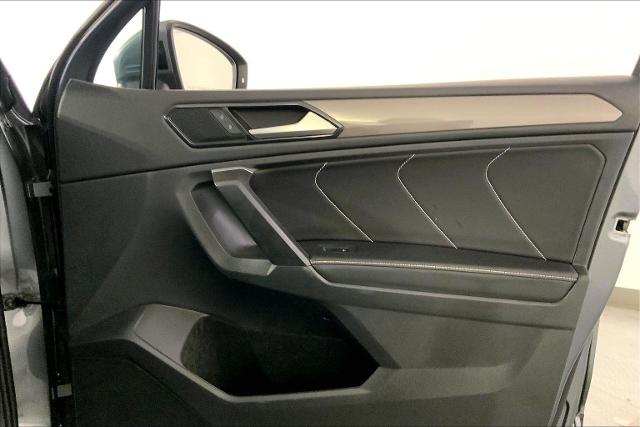 2024 Volkswagen Tiguan Vehicle Photo in KANSAS CITY, MO 64114-4502