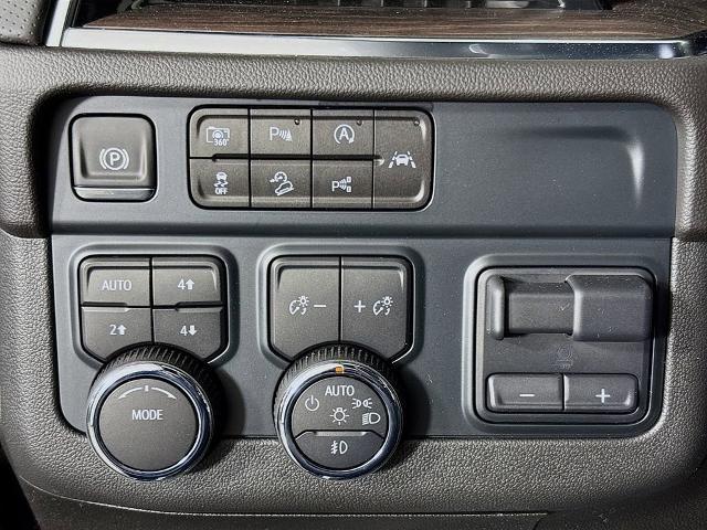 2025 Chevrolet Suburban Vehicle Photo in PUYALLUP, WA 98371-4149