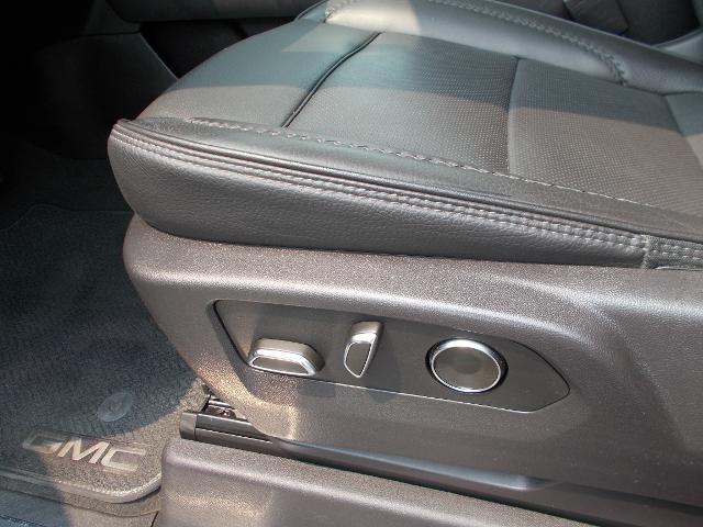 2024 GMC Sierra 1500 Vehicle Photo in LOWELL, MA 01852-4336