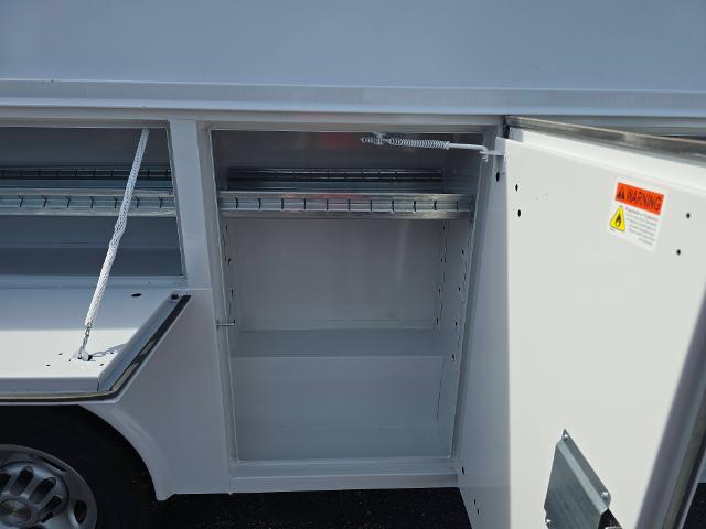 2025 Chevrolet Express Commercial Cutaway Vehicle Photo in INDEPENDENCE, MO 64055-1314