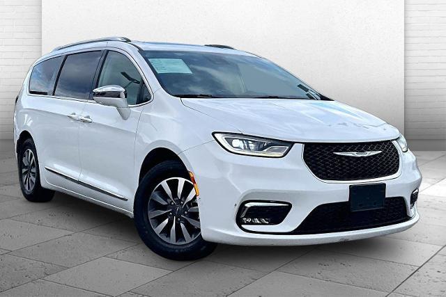 2021 Chrysler Pacifica Vehicle Photo in KANSAS CITY, MO 64114-4502