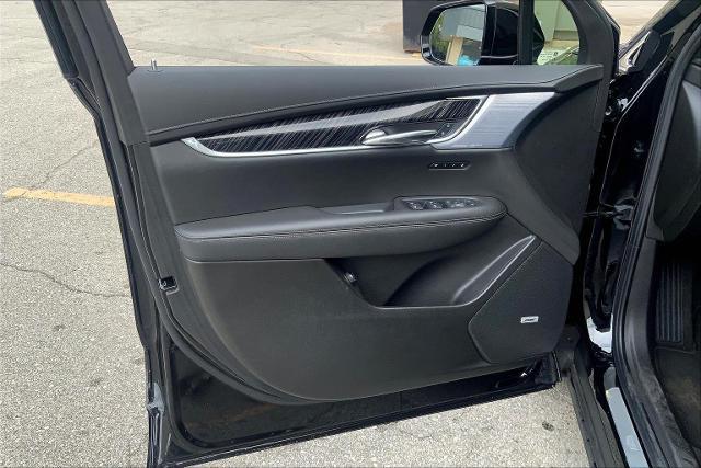 2025 Cadillac XT6 Vehicle Photo in KANSAS CITY, MO 64114-4545