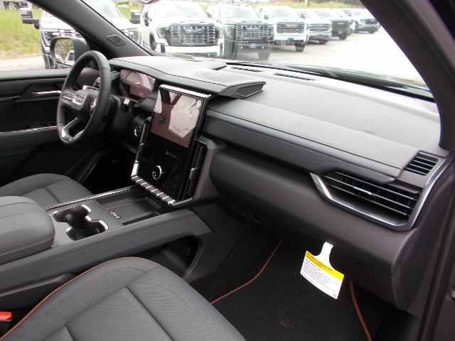 2025 GMC Acadia Vehicle Photo in LOWELL, MA 01852-4336