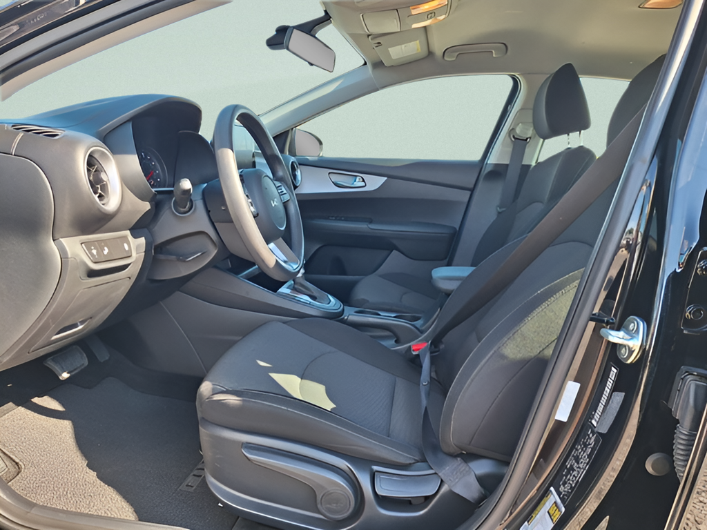 2024 Kia Forte photo 11 of 32