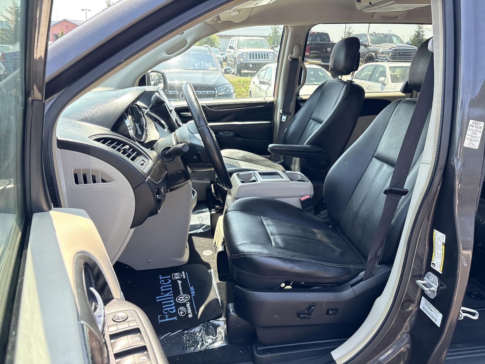 2016 Chrysler Town & Country Vehicle Photo in Mechanicsburg, PA 17050-1707