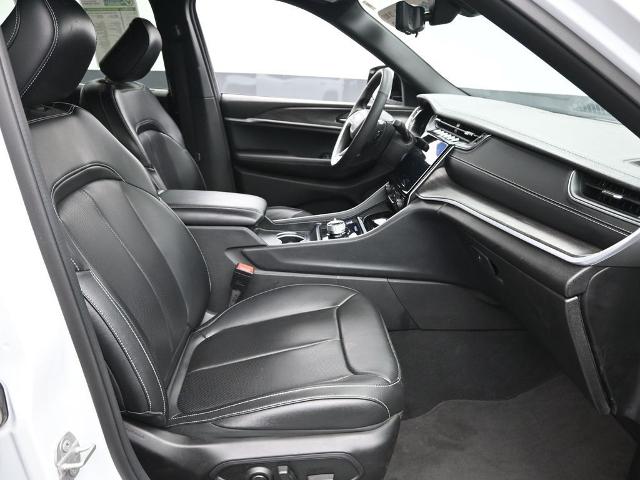 2024 Jeep Grand Cherokee L Vehicle Photo in Cedar Rapids, IA 52402