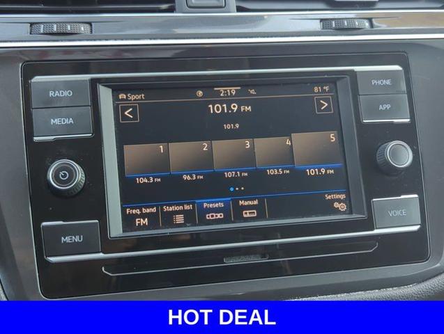 2020 Volkswagen Tiguan Vehicle Photo in Merrillville, IN 46410