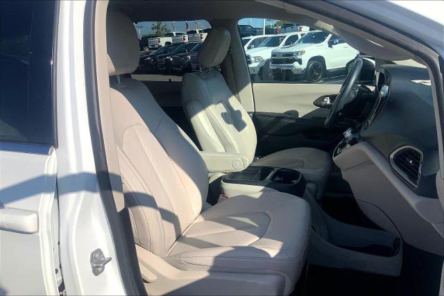 2021 Chrysler Voyager Vehicle Photo in KANSAS CITY, MO 64114-4502