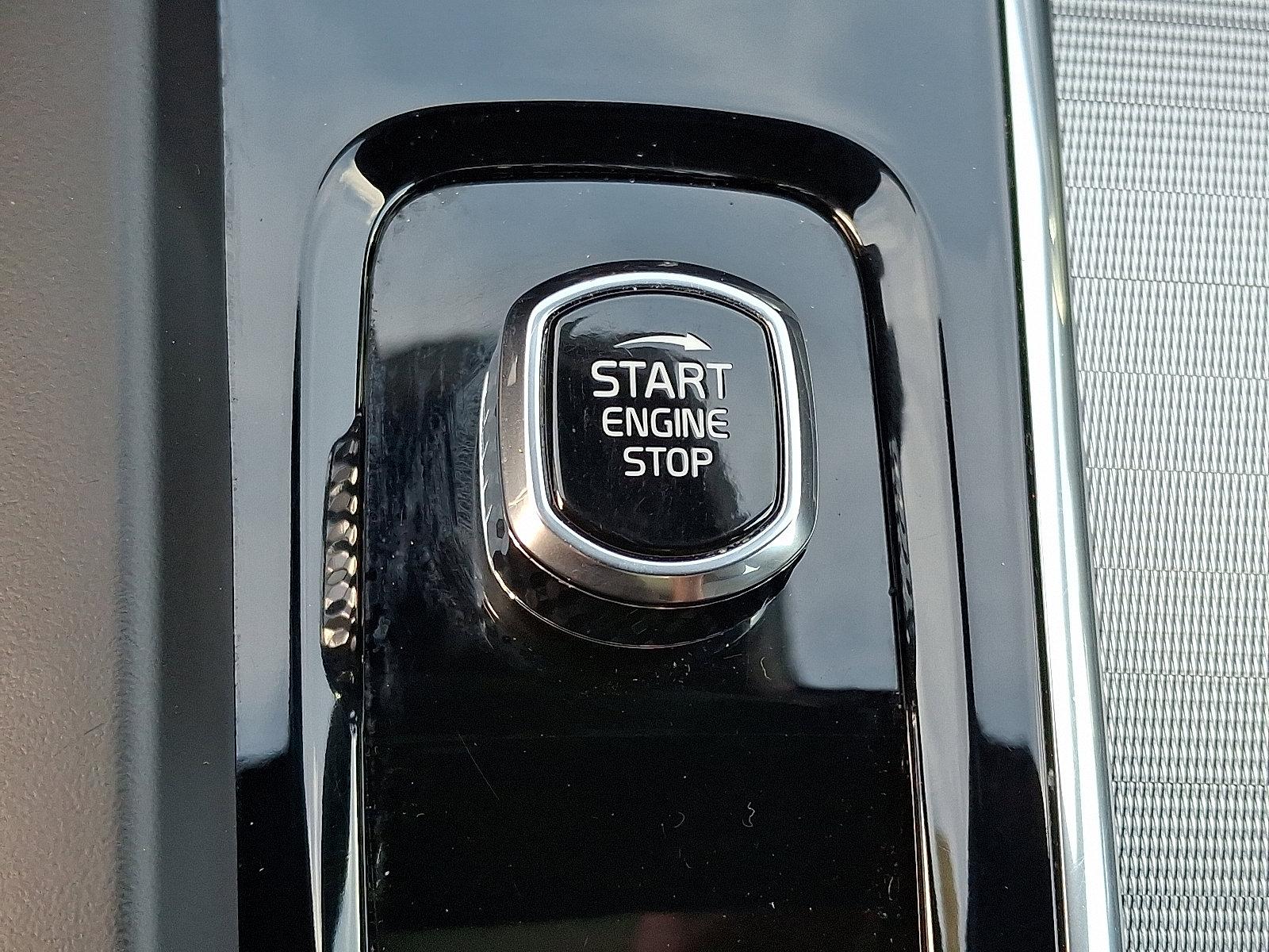 2022 Volvo XC60 Recharge Plug-In Hybrid Vehicle Photo in BETHLEHEM, PA 18017-9401