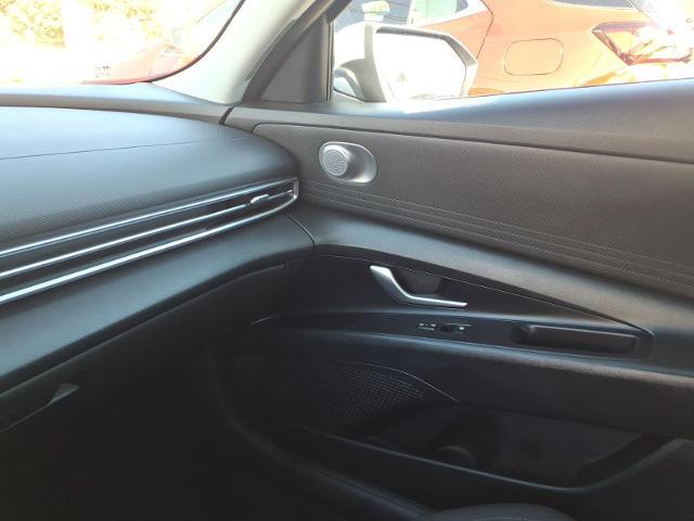 2021 Hyundai Elantra photo 16 of 20