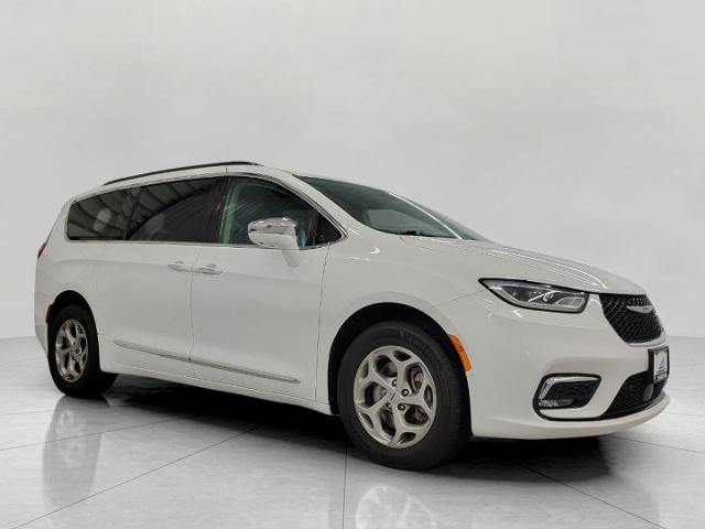 2022 Chrysler Pacifica Vehicle Photo in Neenah, WI 54956