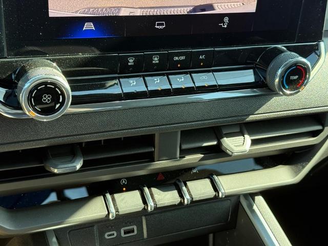 2025 Chevrolet Colorado Vehicle Photo in COLUMBIA, MO 65203-3903