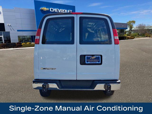 2024 Chevrolet Express Cargo 2500 Vehicle Photo in DANBURY, CT 06810-5034