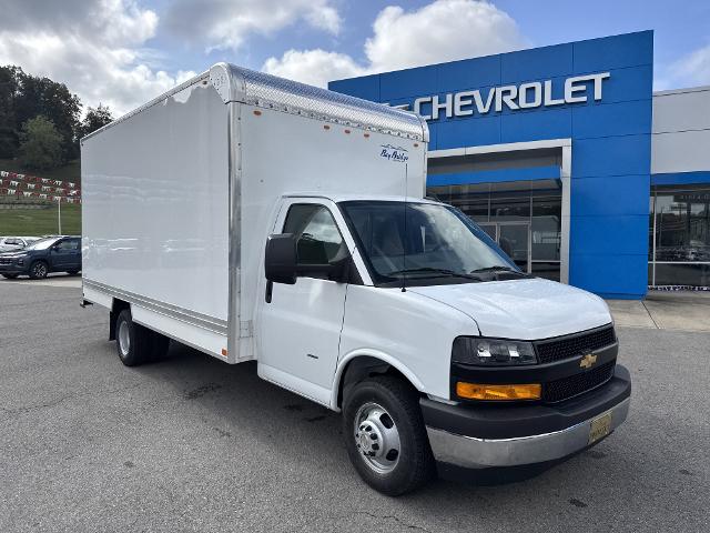 2025 Chevrolet Express Cutaway 3500 Vehicle Photo in SUTTON, WV 26601-9538