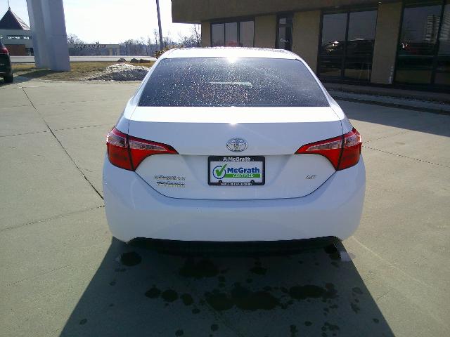 2018 Toyota Corolla Vehicle Photo in Cedar Rapids, IA 52402