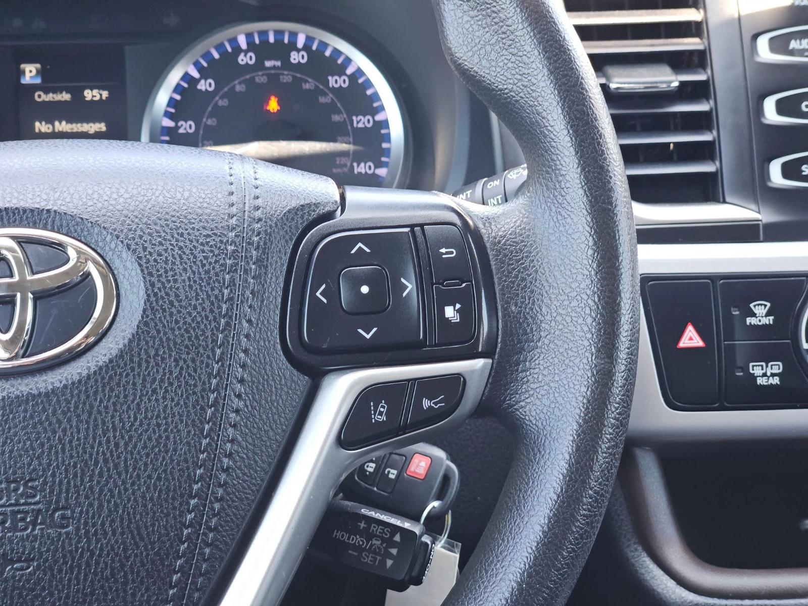 2019 Toyota Highlander Vehicle Photo in Seguin, TX 78155
