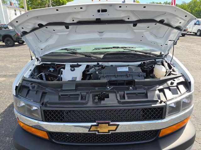 2025 Chevrolet Express Commercial Cutaway Vehicle Photo in INDEPENDENCE, MO 64055-1314