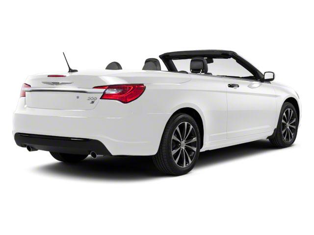 2011 Chrysler 200 Vehicle Photo in LEOMINSTER, MA 01453-2952