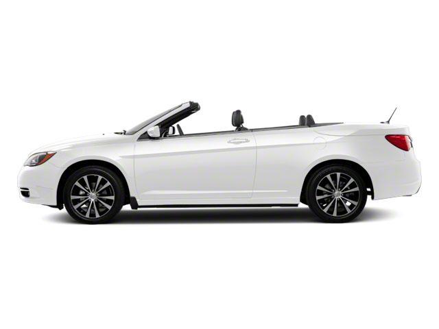 2011 Chrysler 200 Vehicle Photo in LEOMINSTER, MA 01453-2952