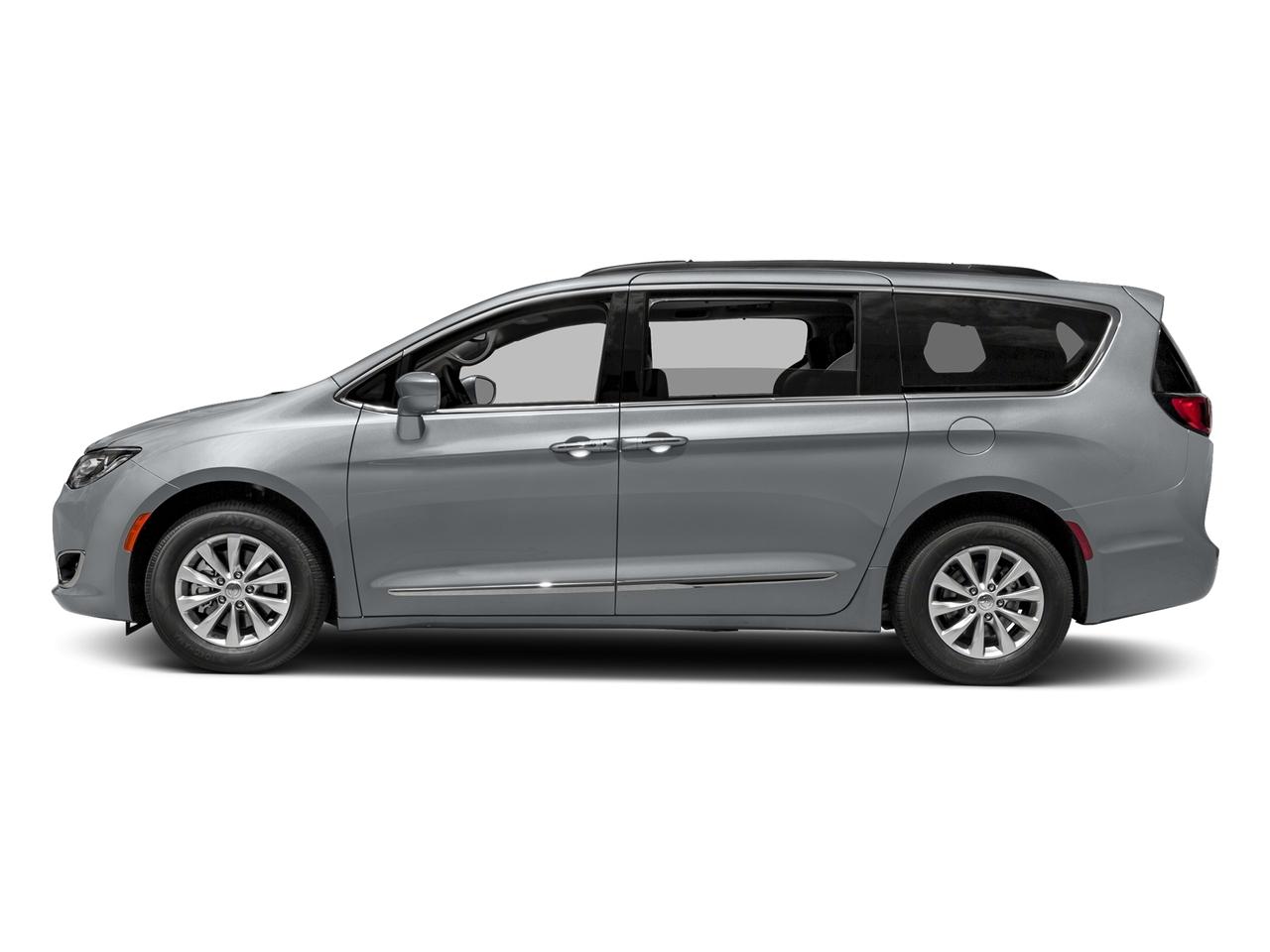 2017 Chrysler Pacifica Vehicle Photo in MOON TOWNSHIP, PA 15108-2571