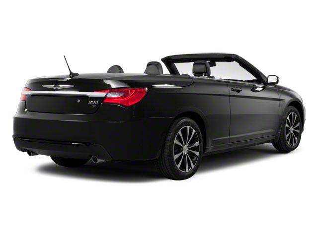 2011 Chrysler 200 Vehicle Photo in LEOMINSTER, MA 01453-2952