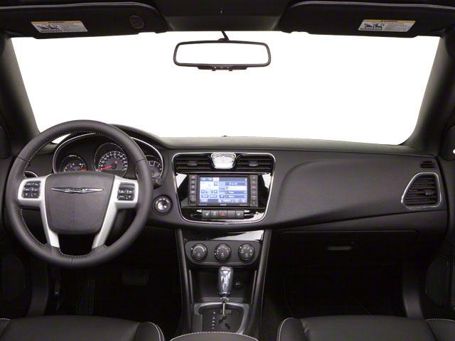 2011 Chrysler 200 Vehicle Photo in LEOMINSTER, MA 01453-2952