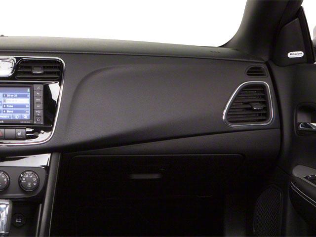 2011 Chrysler 200 Vehicle Photo in LEOMINSTER, MA 01453-2952