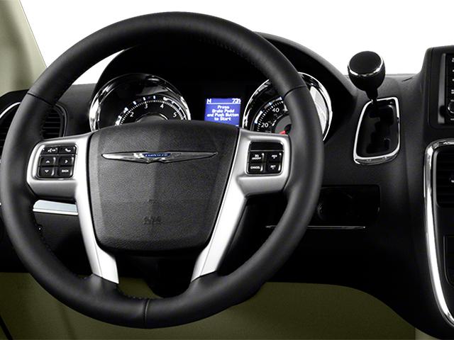 2014 Chrysler Town & Country Vehicle Photo in Cedar Rapids, IA 52402